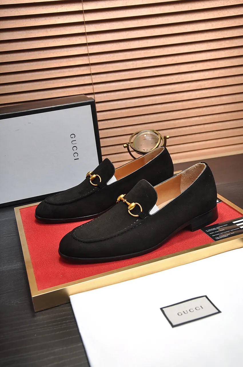 Men's men's shoes 💰500💶 [LV] (original single cowhide lining) 🍀LV's latest genuine leather business suit shoes are launched simultaneously on the official website. The first-layer cowhide imported from Italy is made of heavy gold, 💥official website 1:1 rubber outsole. Versatile to wear, high-end without losing class, and the color combination is extraordinary. This four-season style is alluring when worn on your feet, showing off your big-name flair. Standard code 38-45 (45 customized)